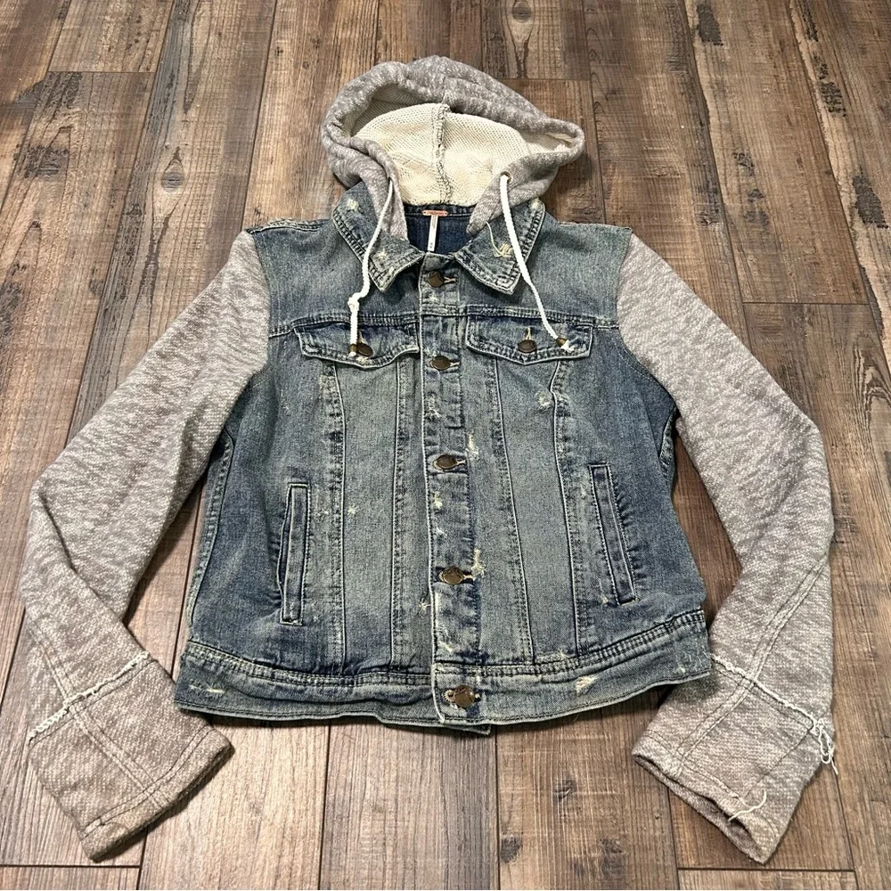 Free People Jacket Womens Medium Blue Denim Hoodie Knit Sleeves Distressed - Picture 2 of 7
